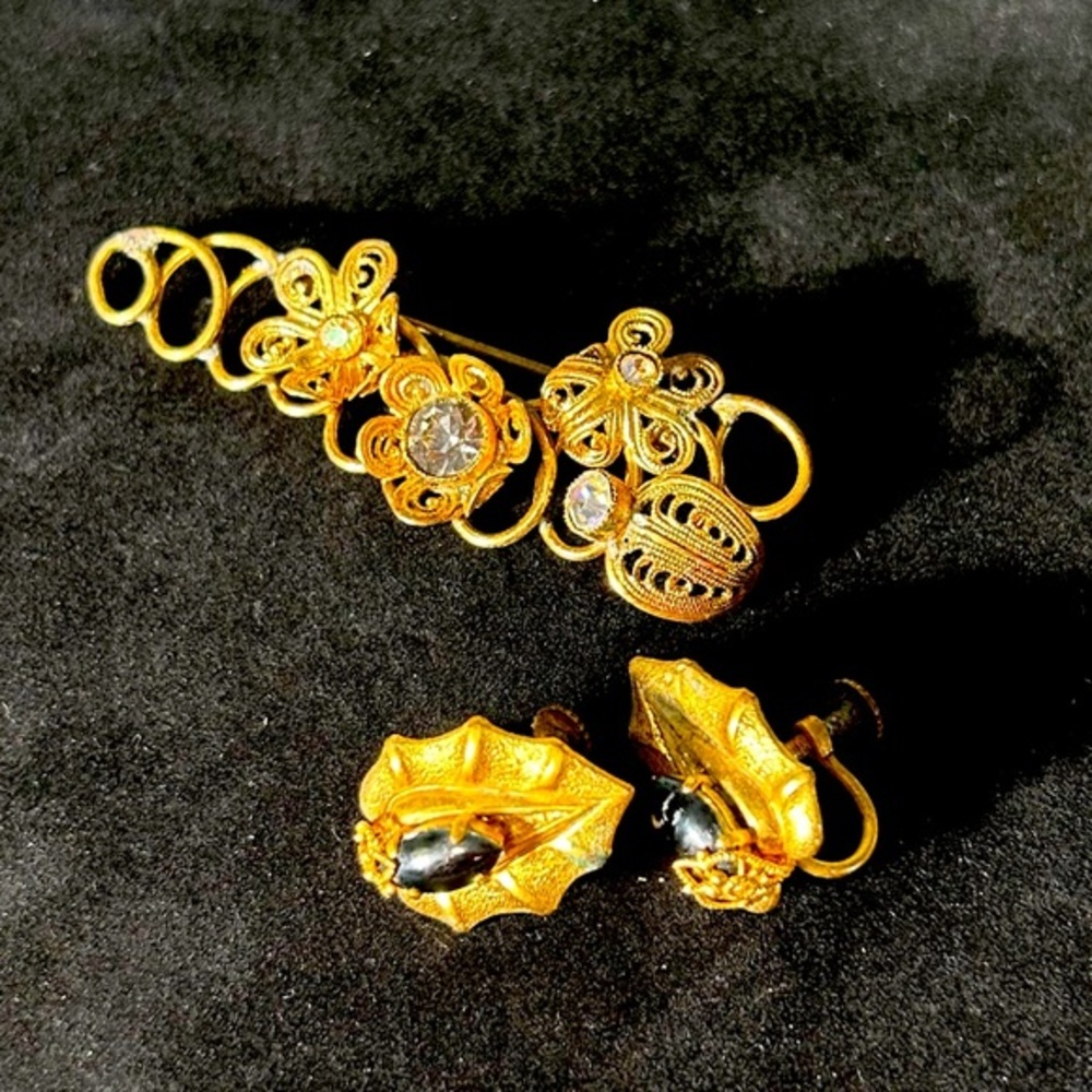 Antique West Germany Gold Toned Floral Brooch and Screw Back Earrings Set